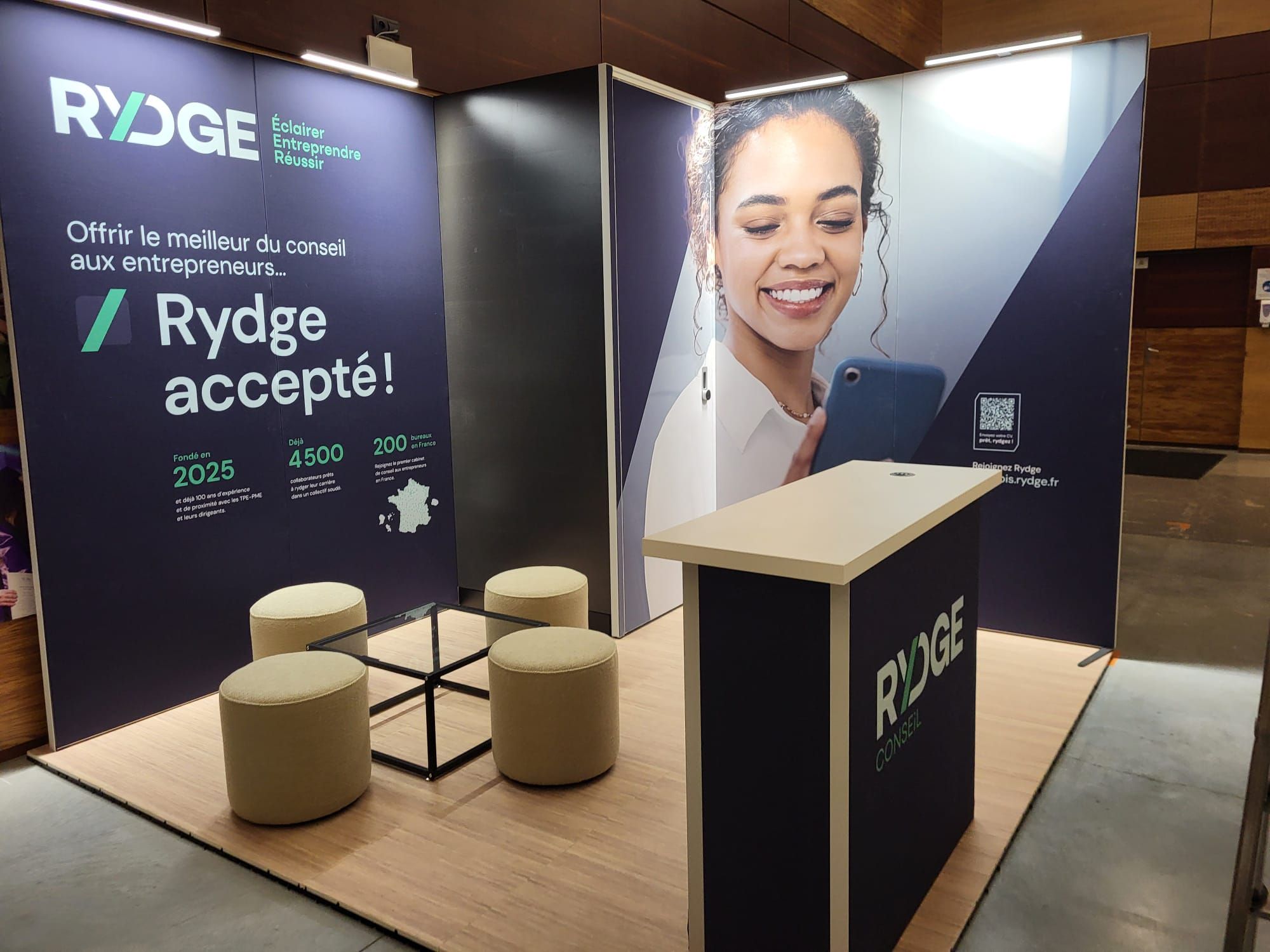 Stand modulaire 9m² — Rydge — Salon école
